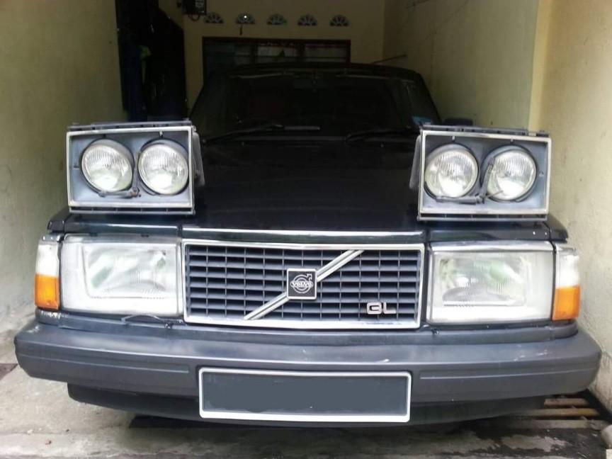 Volvo sales 240 grille