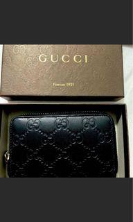 Gucci signature wallet with silver zipper
