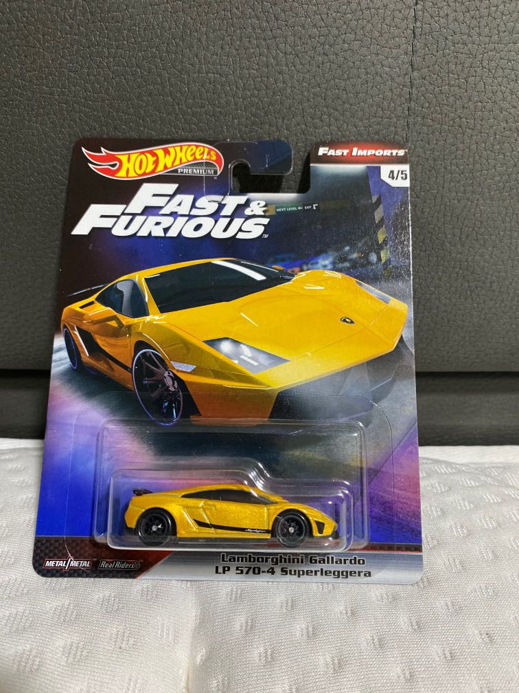 Hot Wheels Pista Looping com Manobra Cruzada - Carrinho Lamborghini  Gallardo #12 