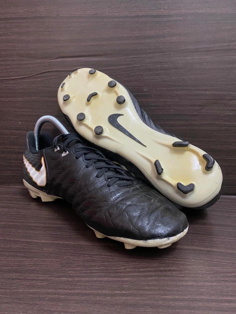 kasut bola nike magista
