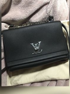 (Category: ) located in . Submitted by shazkim (Listing ID 1165995989, Image 1). Description: .