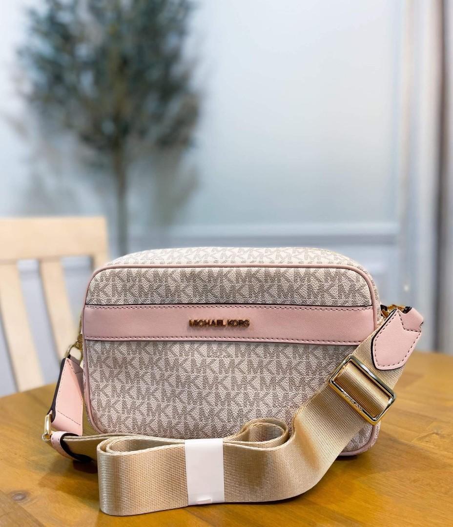 MK Kenly Large Crossbody (Category: Luxury Bags & Wallets) located in Mandaluyong City. Submitted by shop_0n_the_spot (Listing ID 1165986668, Image 1). Description: 💯% ORIGINAL, Money Back GUARANTEE if PROVEN FAKE! If in DOUBT don’t buy, to save our both time. We are not PLAYING here, we do our BUSINESS. 🌸🌸🌸🌸🌸🌸🌸🌸🌸🌸🌸🌸🌸🌸🌸 ✴️ PLEASE READ ✴️ ⛔ Strictly No Return No Exchange. ⛔ Payment is Non Refundable. ⛔ No to Bogus buyers/scammers. 