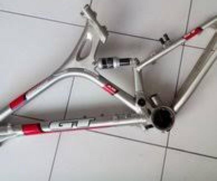 MTB Rear Shocks, Sports Equipment, Bicycles & Parts, Bicycles on Carousell