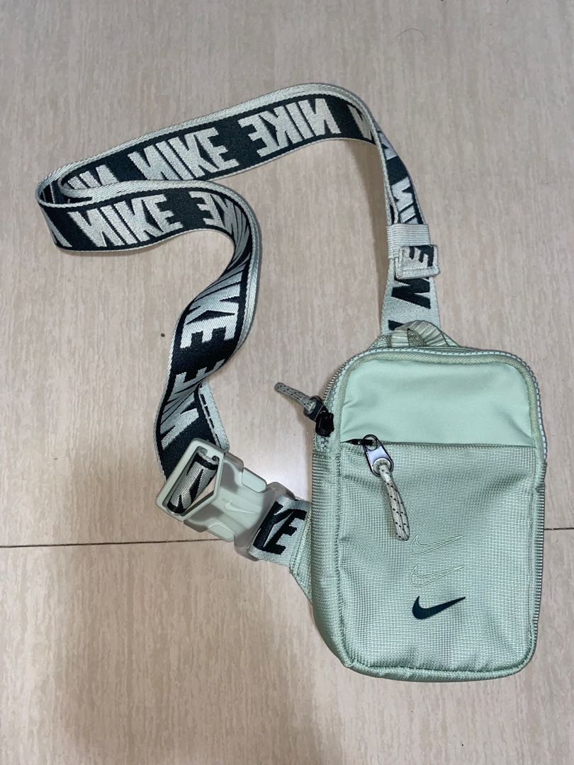 advance small hip pack nike