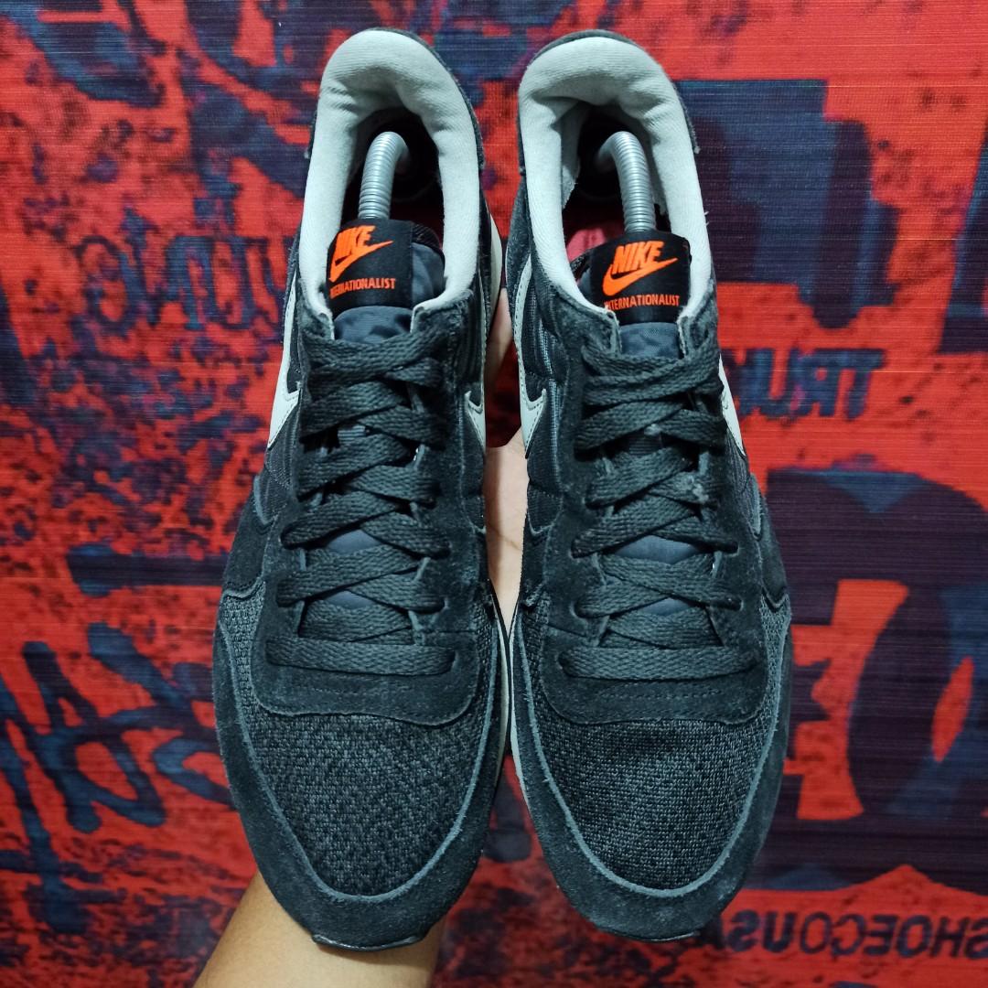 Nike internationalist anthracite granite black top