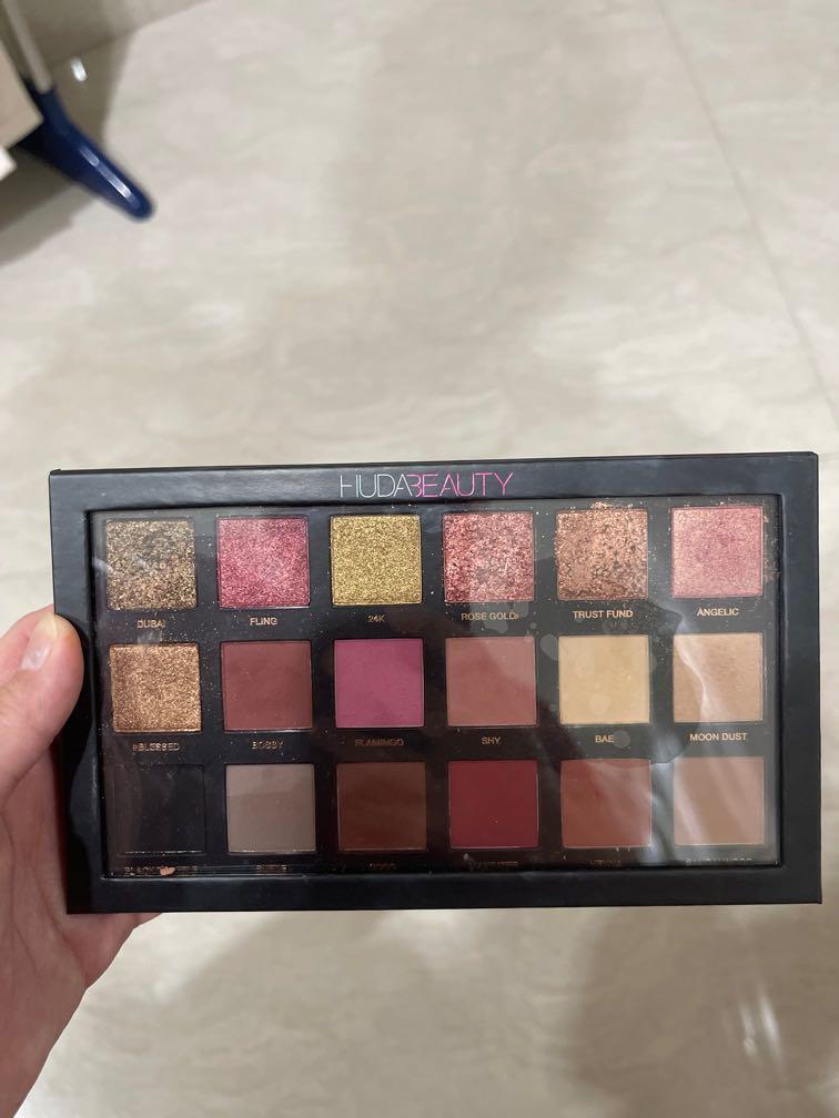 Preloved Huda Beauty Shadows Palette Rose Gold Edition, Kesehatan