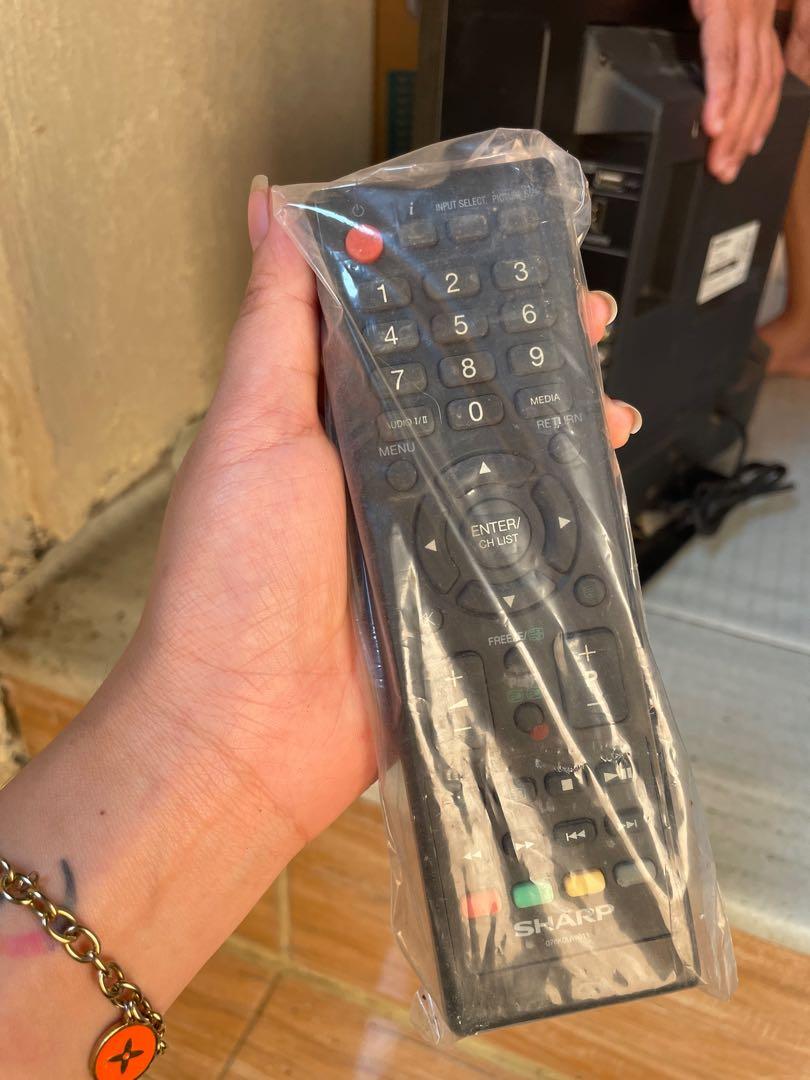 SHARP 14” Basic LED TV (Category: TV) located in Quezon City. Submitted by raeccas.selections (Listing ID 1165822574, Image 3). Description: Napanalunan po sa company raffle then natengga lang. Brandnew!!! 💯 No box, remote only.