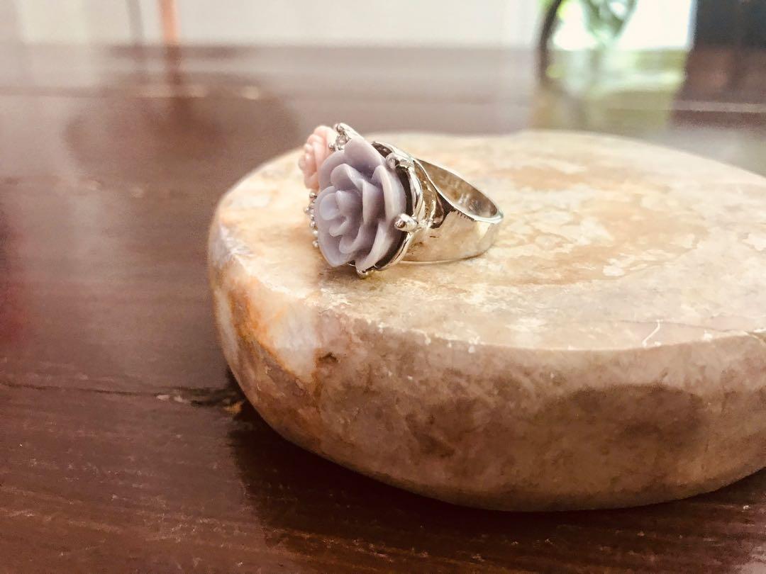 Silver Tone Two Roses Flower Ring (Category: Rings) located in Bulacan. Submitted by orange.locker (Listing ID 1165819321, Image 3). Description: Fancy Ring.