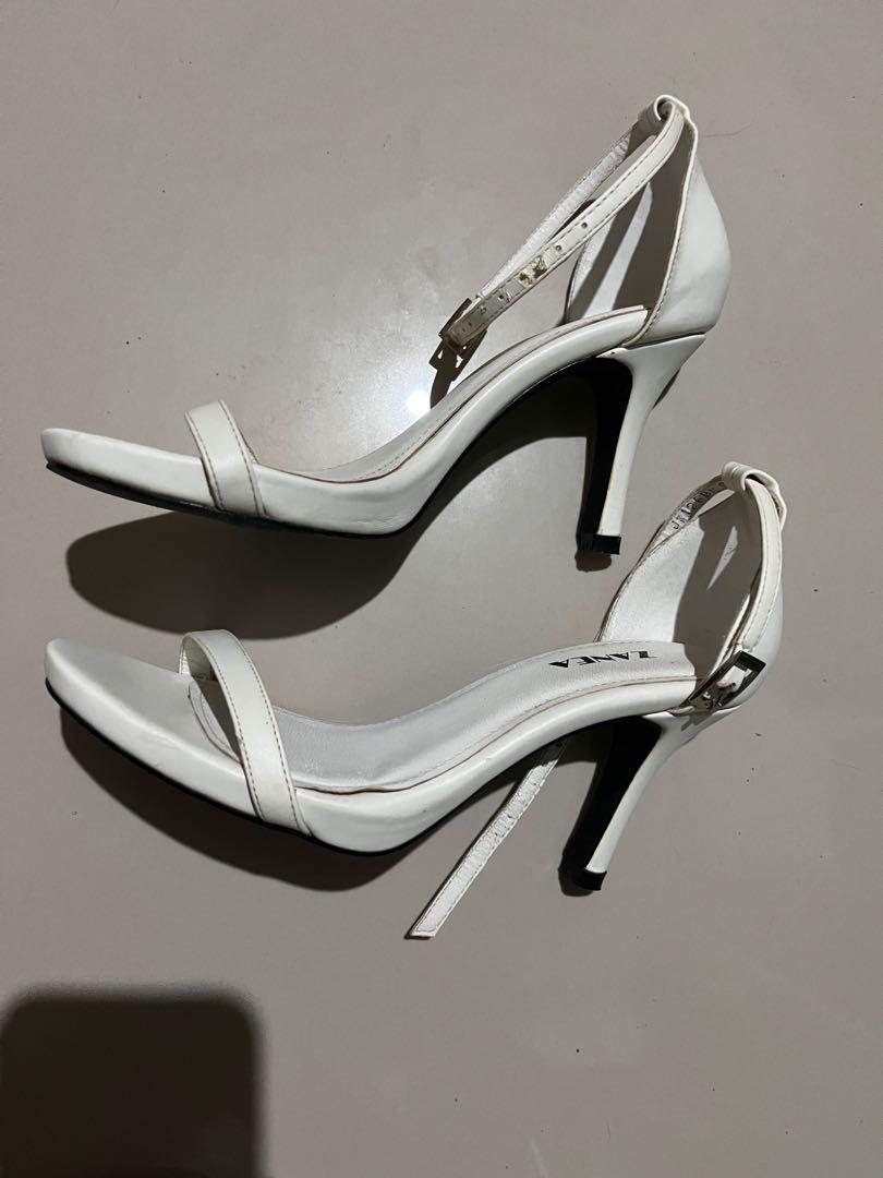 White heels (Category: Heels) located in Cebu City. Submitted by minymal (Listing ID 1165933803, Image 1). Description: Used twice. Stored with box. Please see close up photos. Size 5.