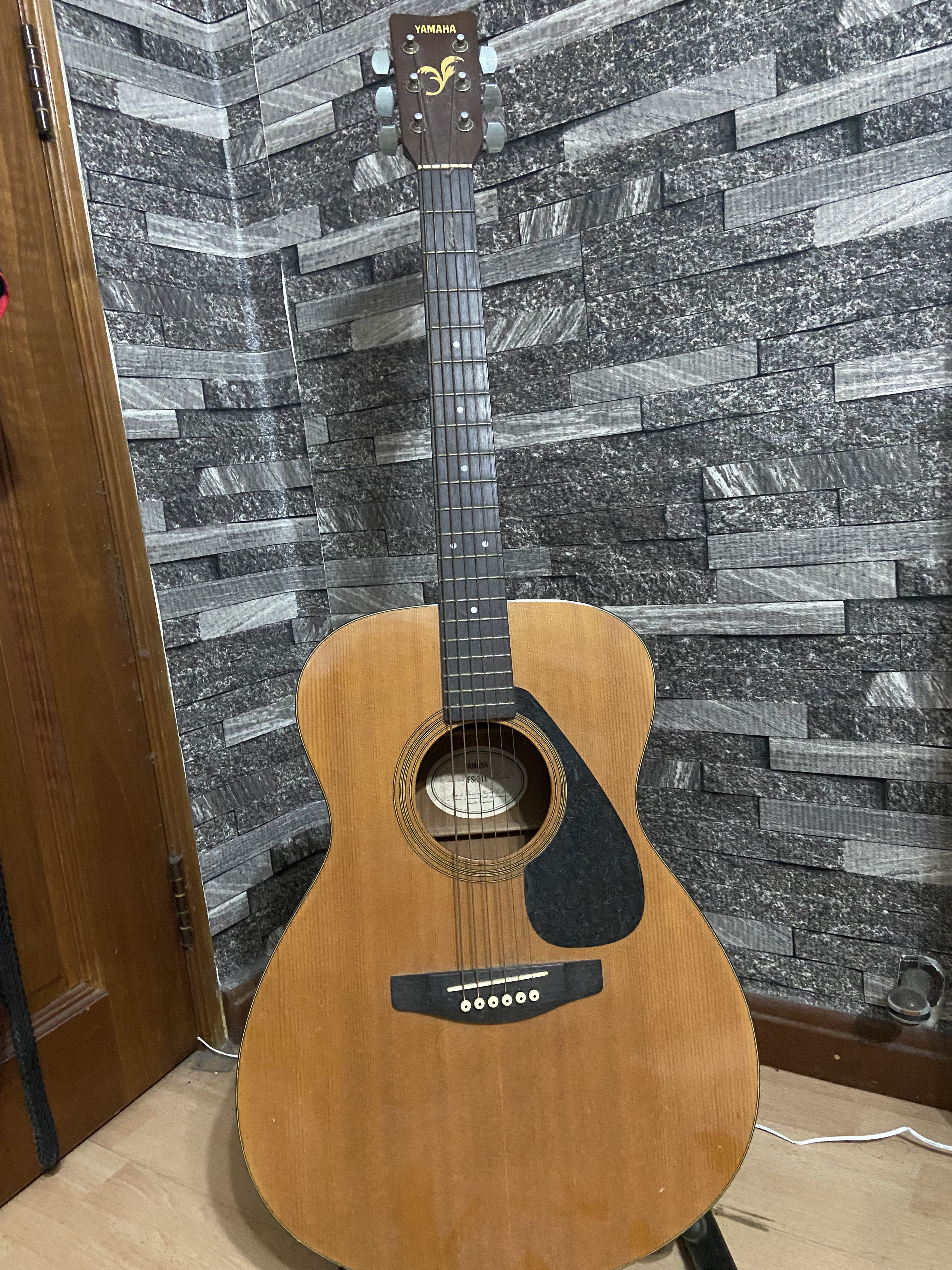 Yamaha fs discount 311 acoustic guitar