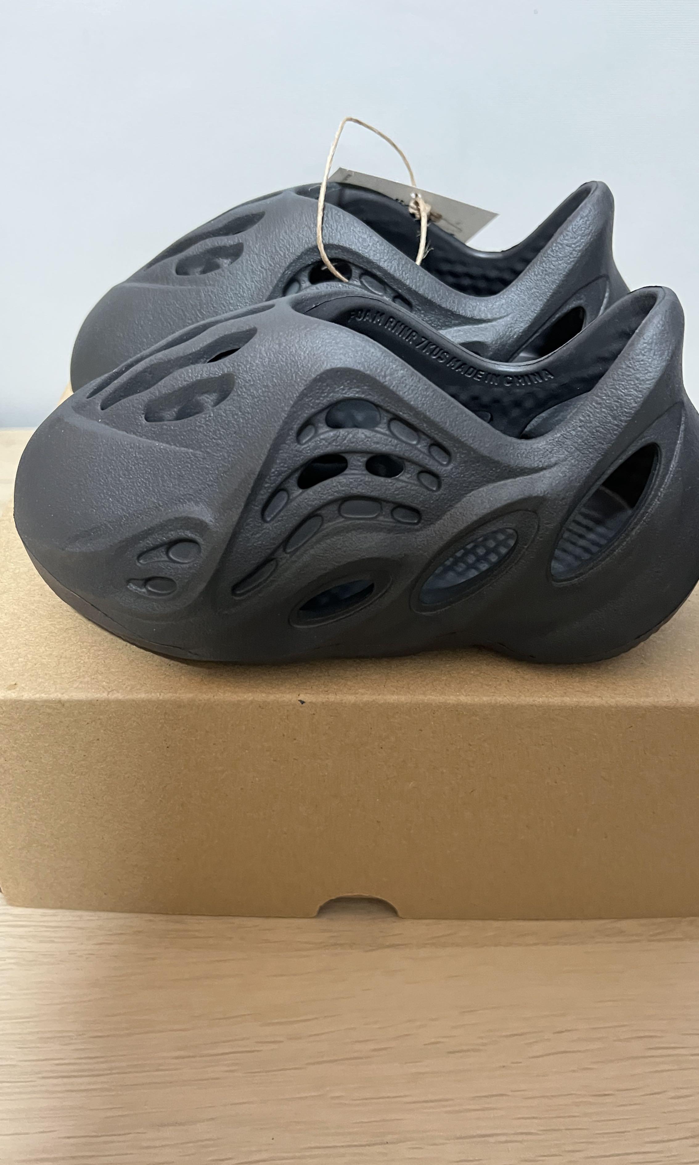 Yeezy Foam Runner Onyx Infant US7K, Men's Fashion, Footwear