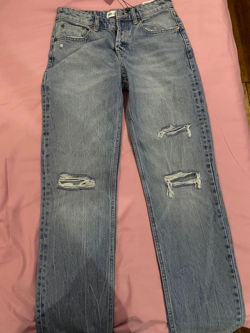 Zara Mid-Waist Full Length Jeans (Category: Jeans) located in Manila. Submitted by trixcatly (Listing ID 1165861285, Image 1). Description: Brand new Best fits Small RFS: Wrong size.