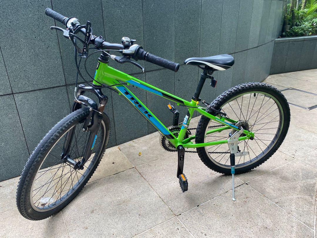 24 Trek MT 220 Mountain Bike