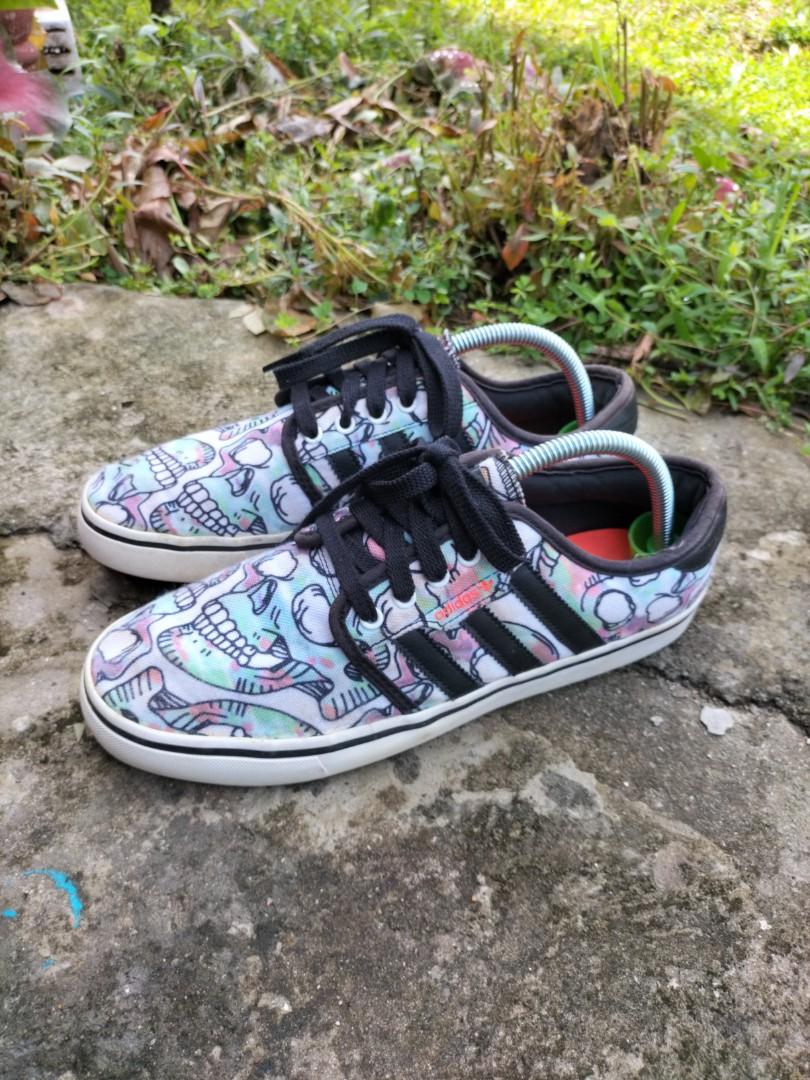 ijzer criticus mooi ADIDAS SEELEY'S SKULL SNEAKERS, Men's Fashion, Footwear, Sneakers on  Carousell