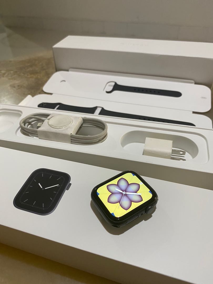 Kotak apple watch series 5 store