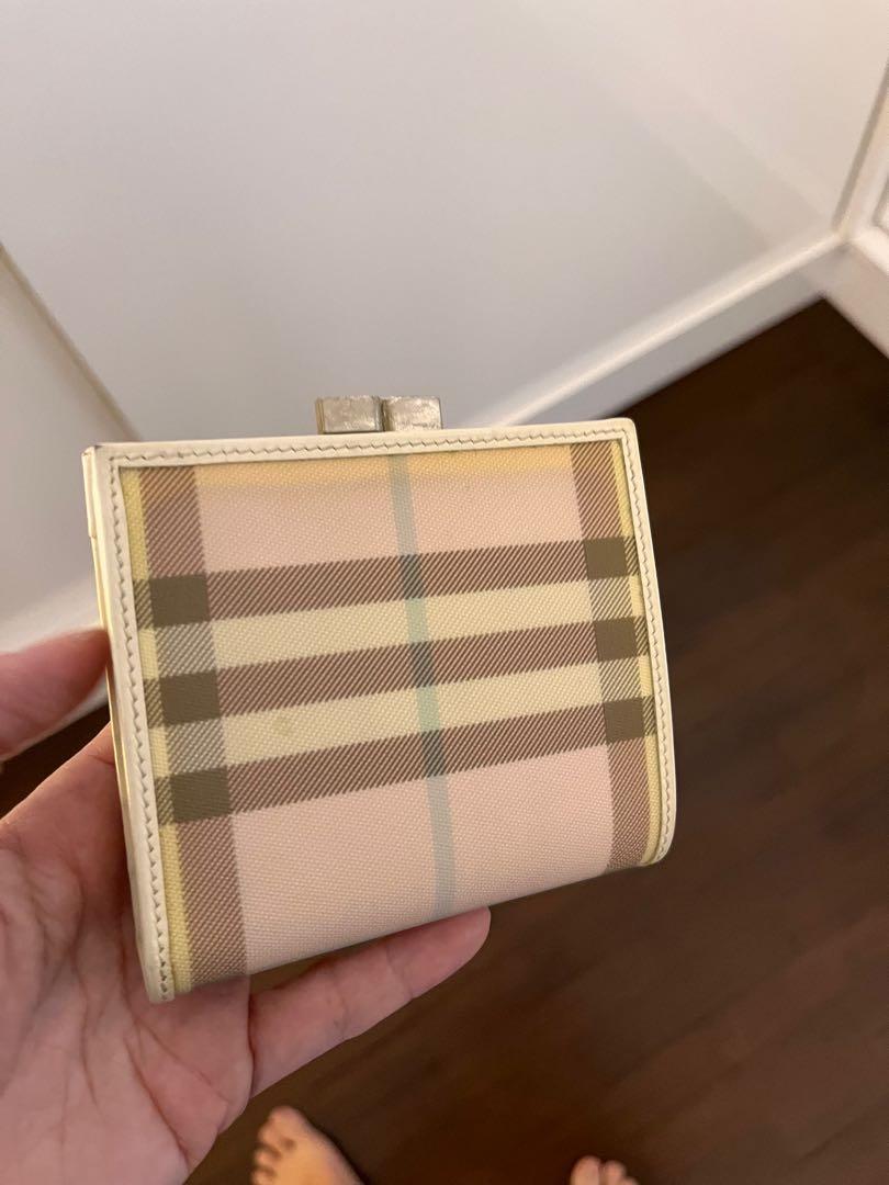Burberry sale shop wallet