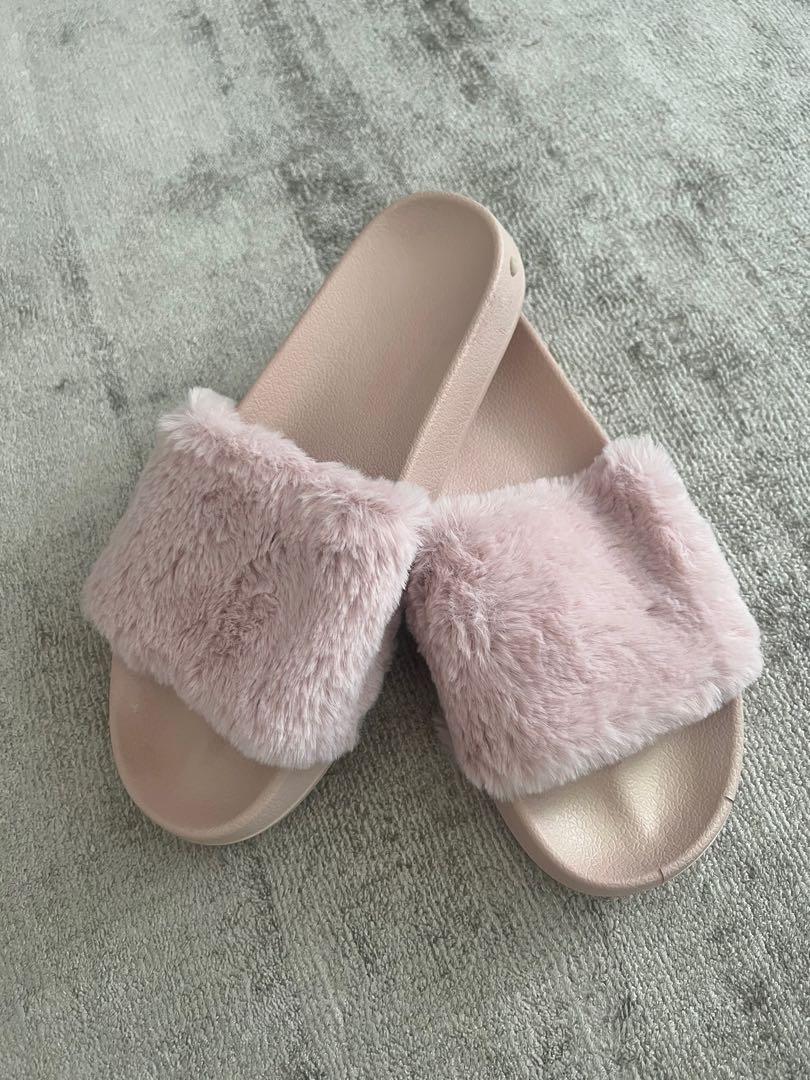 Brand new Pink Fur Slippers Slip on Sandal