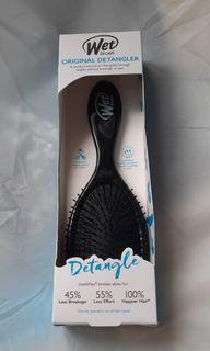 BRAND NEW UNUSED Wet Brush Original Detangler in Black solid color. Last price posted. Grab/lalamove arrangement and payment c/o buyer.