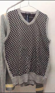 catur vest abu