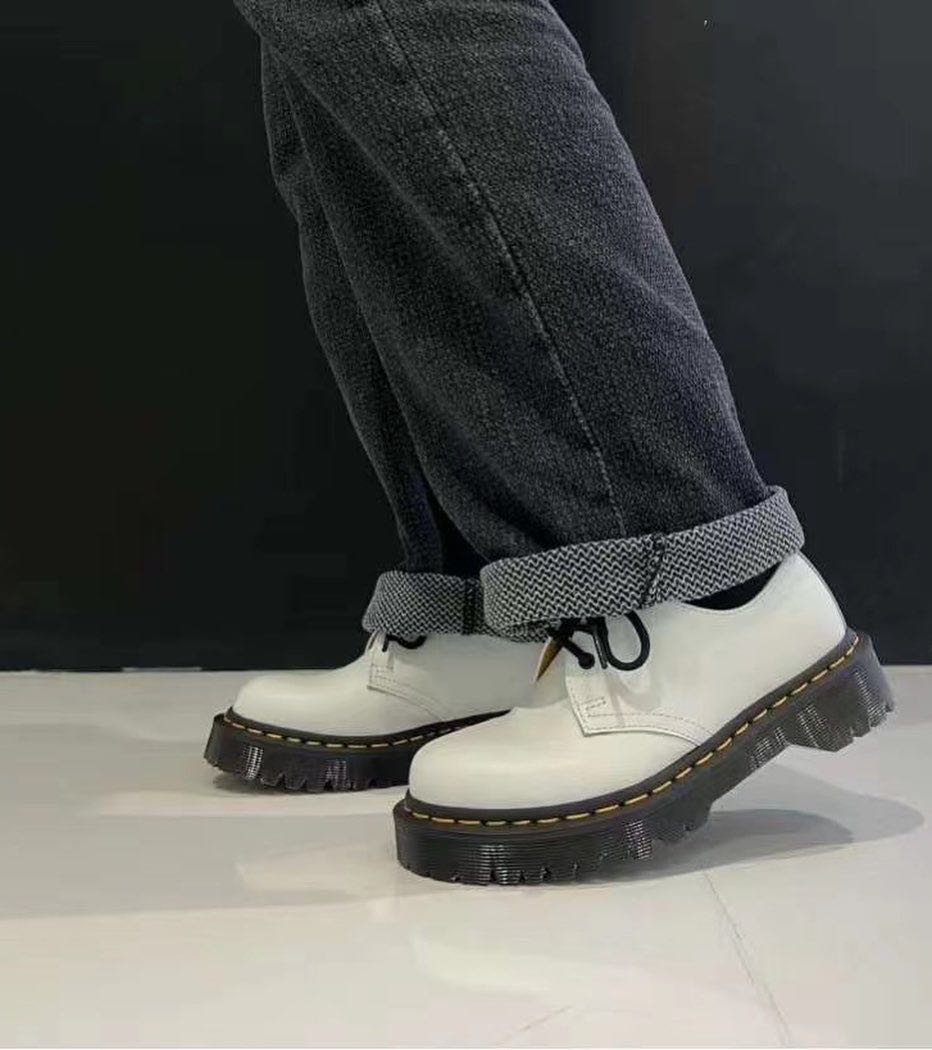 Dr.martens 1461 bex White 白色三孔👞皮鞋, 女裝, 鞋, 靴- Carousell