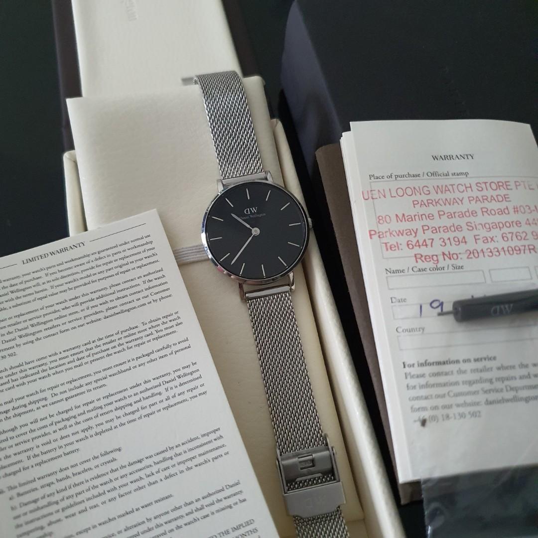 DW Daniel Wellington Petite Sterling Black 28mm Silver Classic