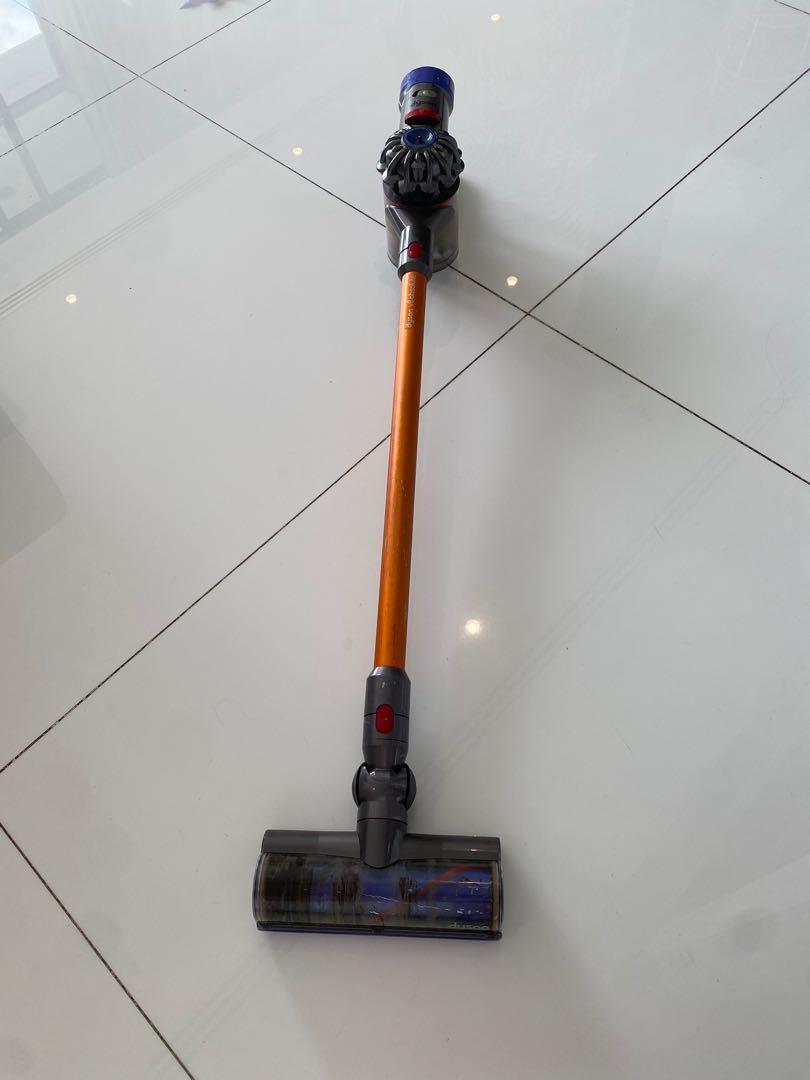 Dyson V8 Absolute, TV & Home Appliances, Vacuum Cleaner & Housekeeping