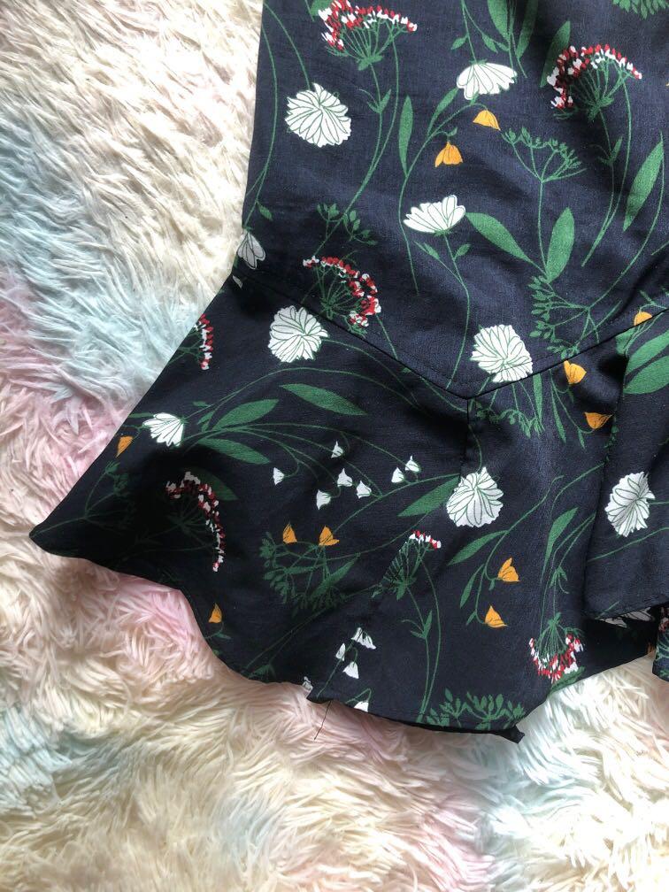 Floral ruffles skirt (Category: Skirts) located in Mandaluyong City. Submitted by allthingslovedbefore (Listing ID 1166033510, Image 3). Description: .