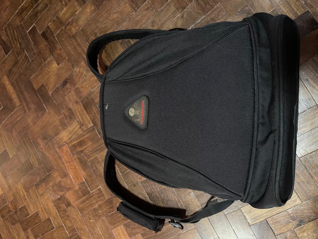 Hedgren expandable backpack (Category: Backpacks) located in Mandaluyong City. Submitted by kai.gt (Listing ID 1166099710, Image 1). Description: Issue -see last pic (zip puller).