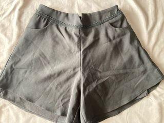 High quality A-line black short pants side zip full lining