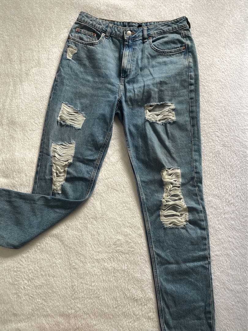 H&M ripped jeans, Women's Fashion, Bottoms, Jeans on Carousell