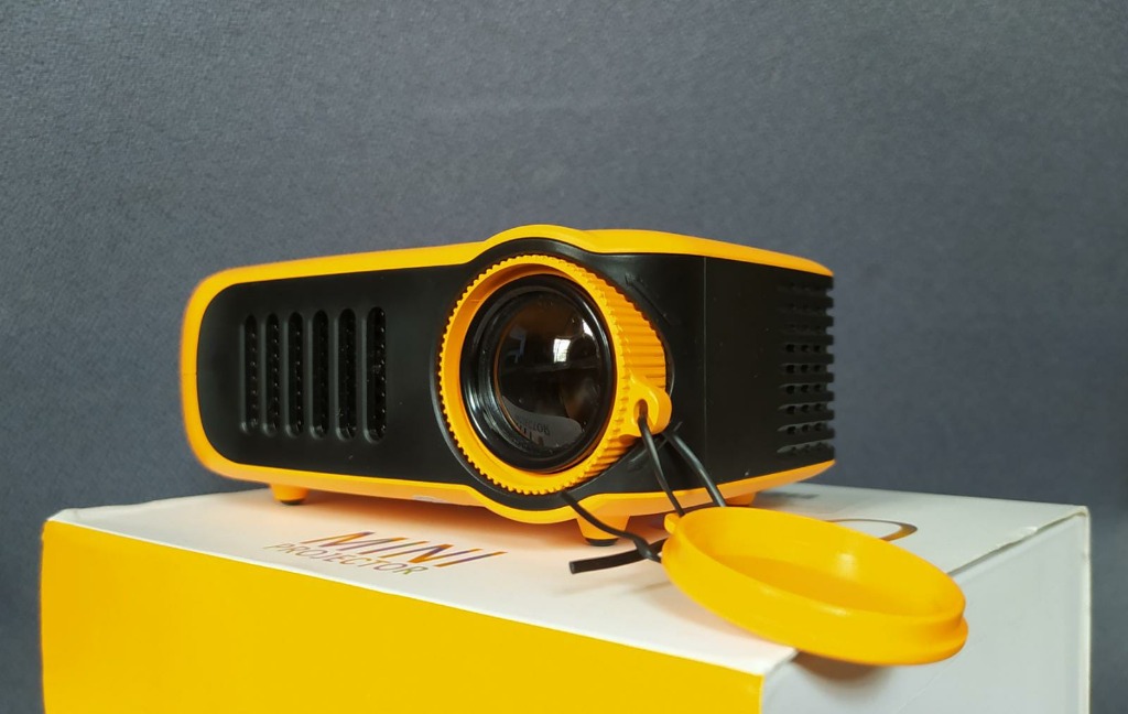 Home Projector + Stand + White Backdrop (FULL SET), Everything Else, Others on Carousell