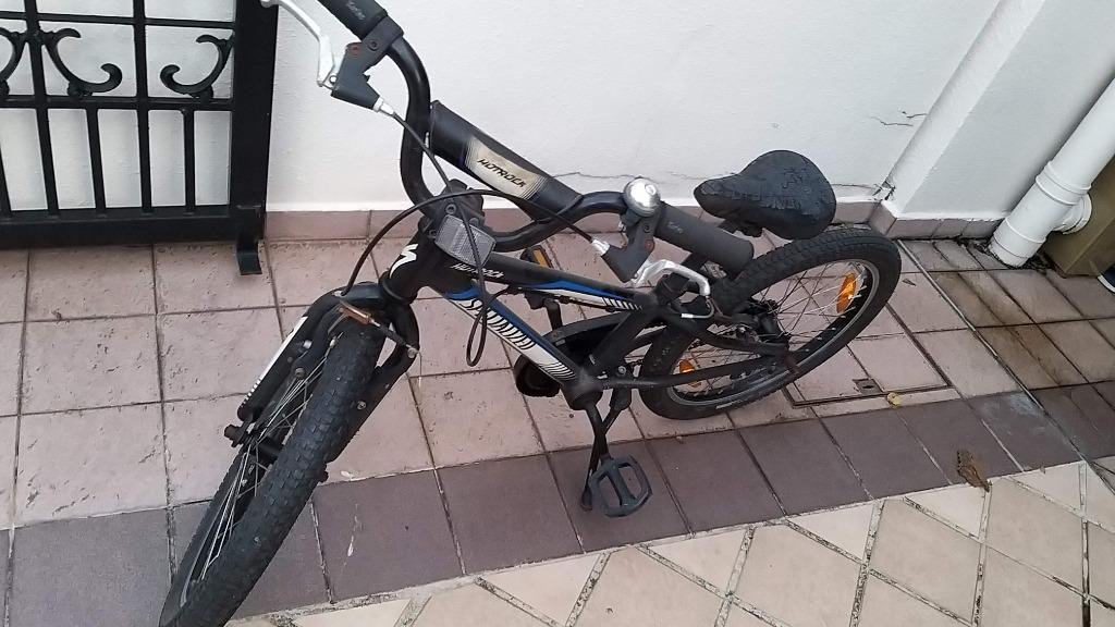 Junior Bicycle Specialized HotRock (Category: Bicycles) located in Singapore. Submitted by pramod.martin (Listing ID 1166103729, Image 3). Description: Specialized Hotrock for Juniors. Bought brand new but sparingly used as children outgrew the bicycle very fast. Please see my other listing for Giant bicycle (Junior). Buy single bicycle or both for $400 Can deliver at your place if required. Free delivery if within 5kms from 6th Av mrt. Otherwise