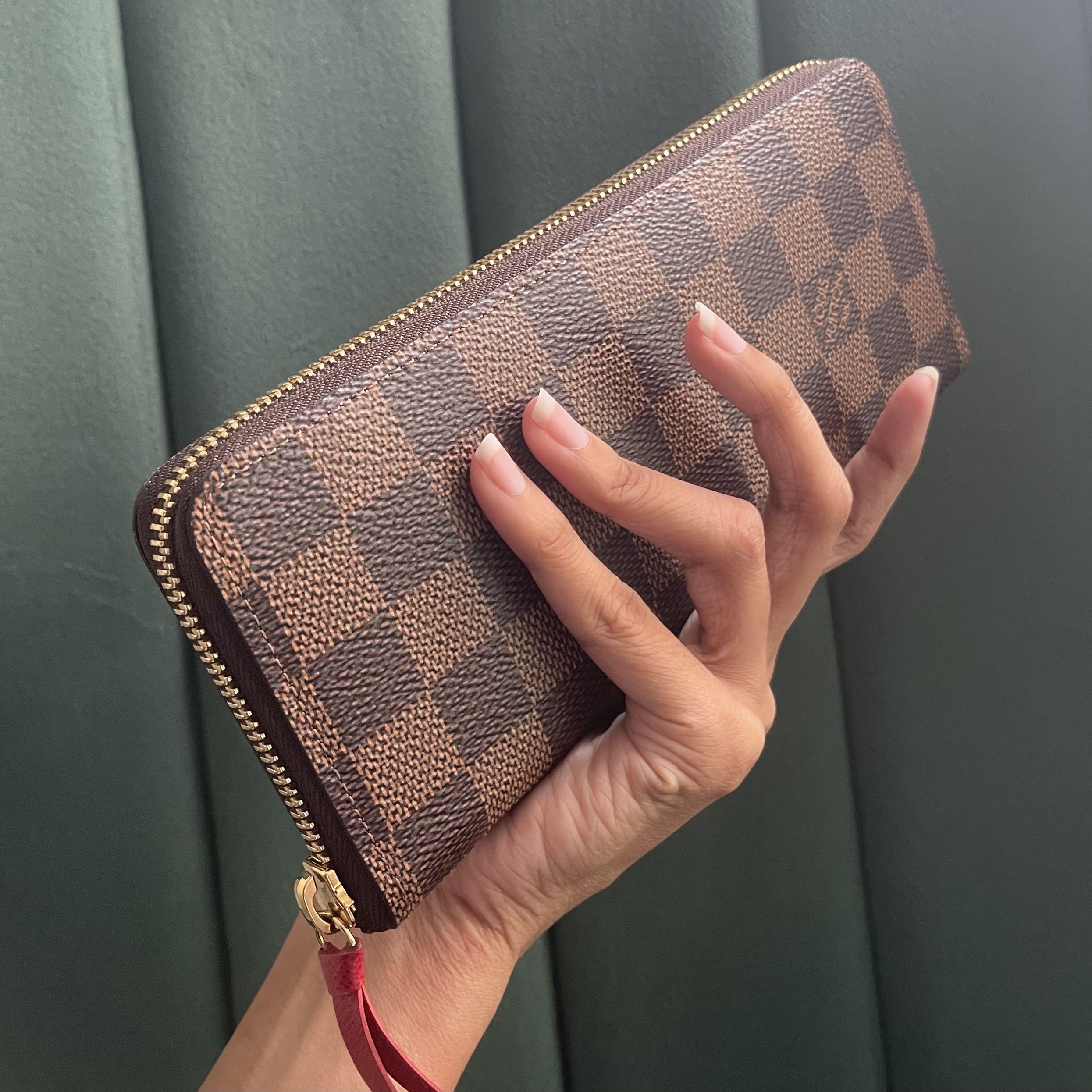 LOUIS VUITTON CARD HOLDER, Women's Fashion, Bags & Wallets, Wallets & Card  Holders on Carousell