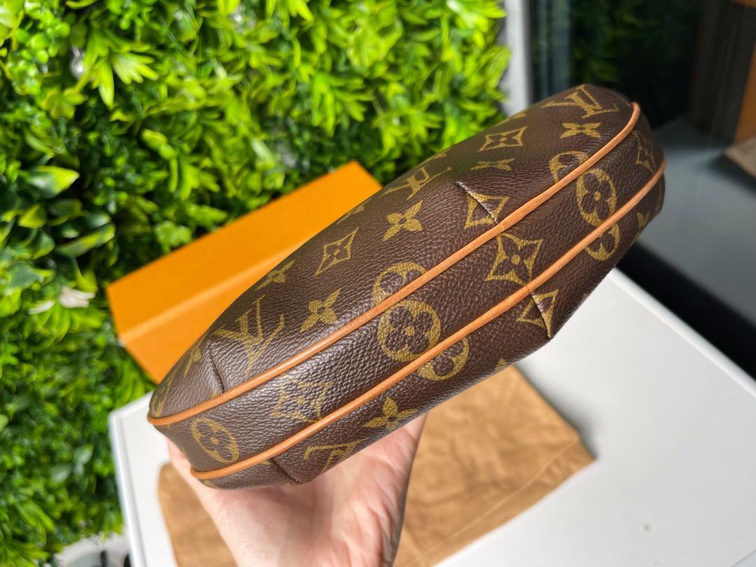 My favorite bag 🥐 The Louis Vuitton croissant in size Pm