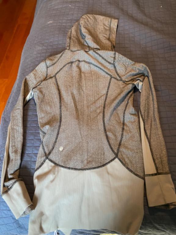 Lululemon Daily Practice heathered herringbone jacket (size 4), Women's  Fashion, Activewear on Carousell