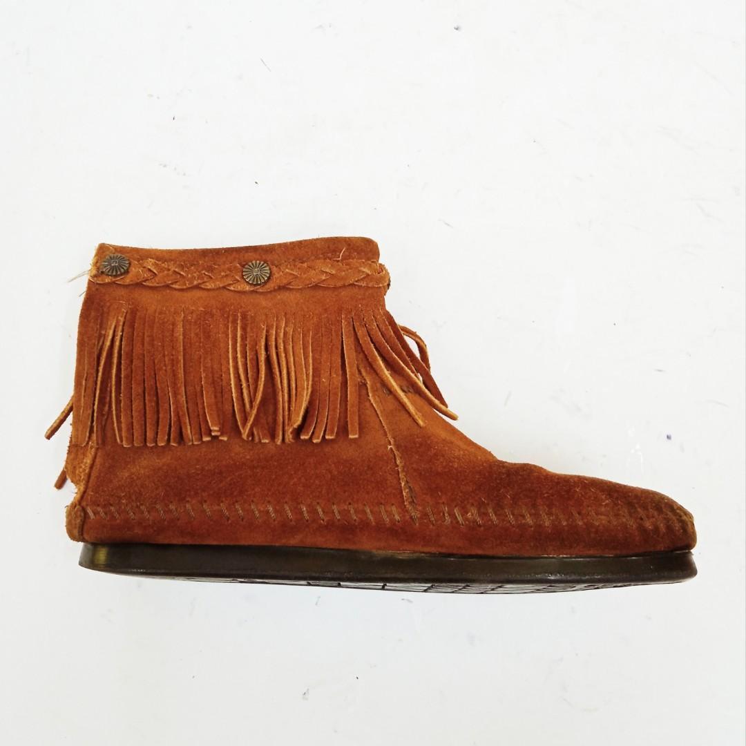 Minnetonka Fringe Ankle Boots Brown Feather Moccasins US7