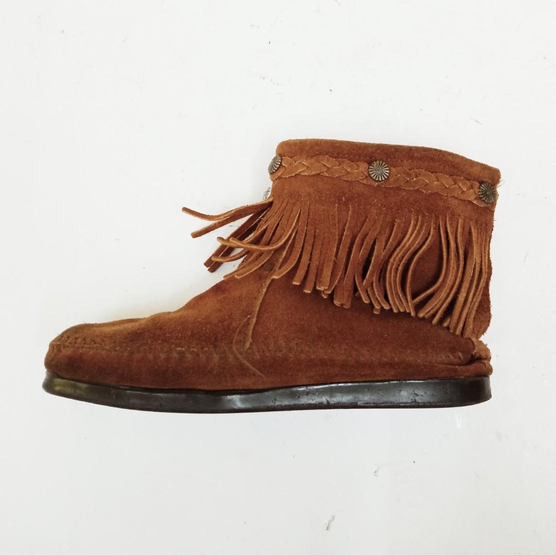 Minnetonka fringe hot sale ankle boots