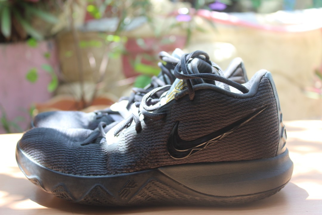 Nike Kyrie Flytrap Men's Fashion, Footwear, Sneakers