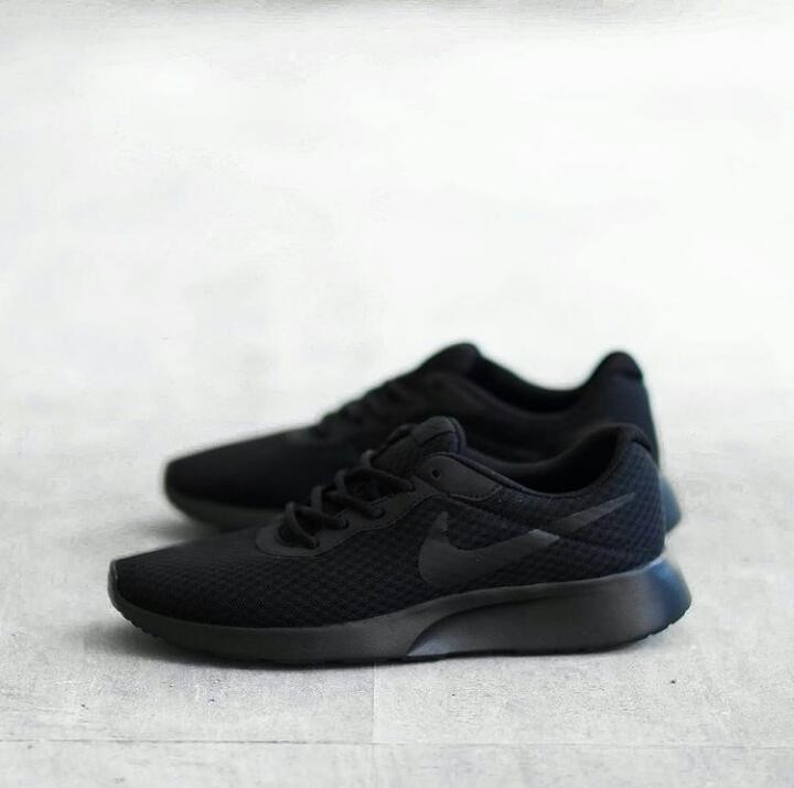 nike tanjun black original