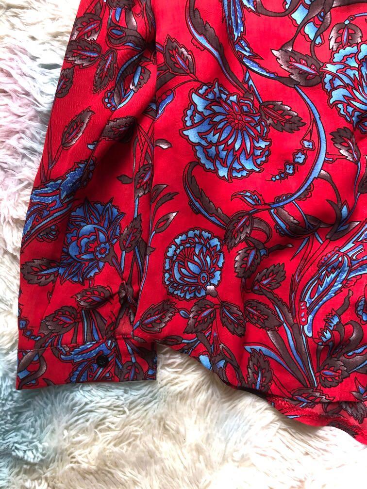 Paisley printed long sleeve polo (Category: Longsleeves) located in Mandaluyong City. Submitted by allthingslovedbefore (Listing ID 1166035452, Image 3). Description: Retro paisley printed polo .