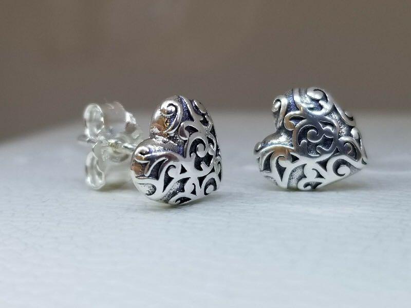 Regal hearts stud earrings sale