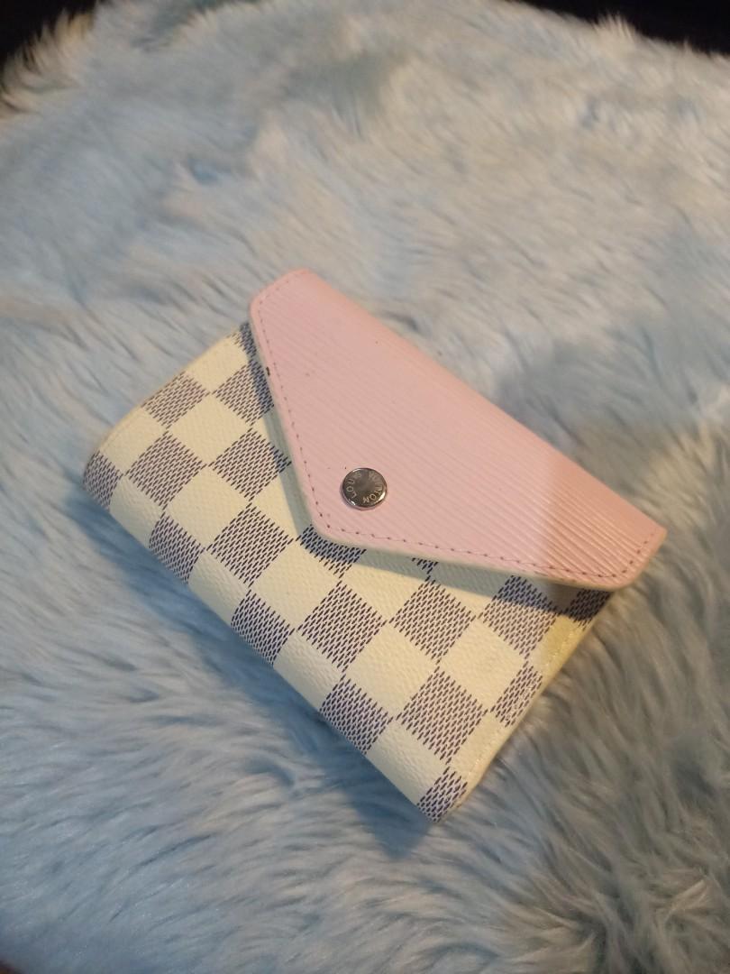 Preloved Lv azure envelope wallet (Category: Luxury Bags & Wallets) located in Cebu City. Submitted by day.98 (Listing ID 1166031302, Image 1). Description: 🇯🇵from japan surplus 🇯🇵genuine leather 🇯🇵coded 🇯🇵meduim size 🇯🇵with dust bag.