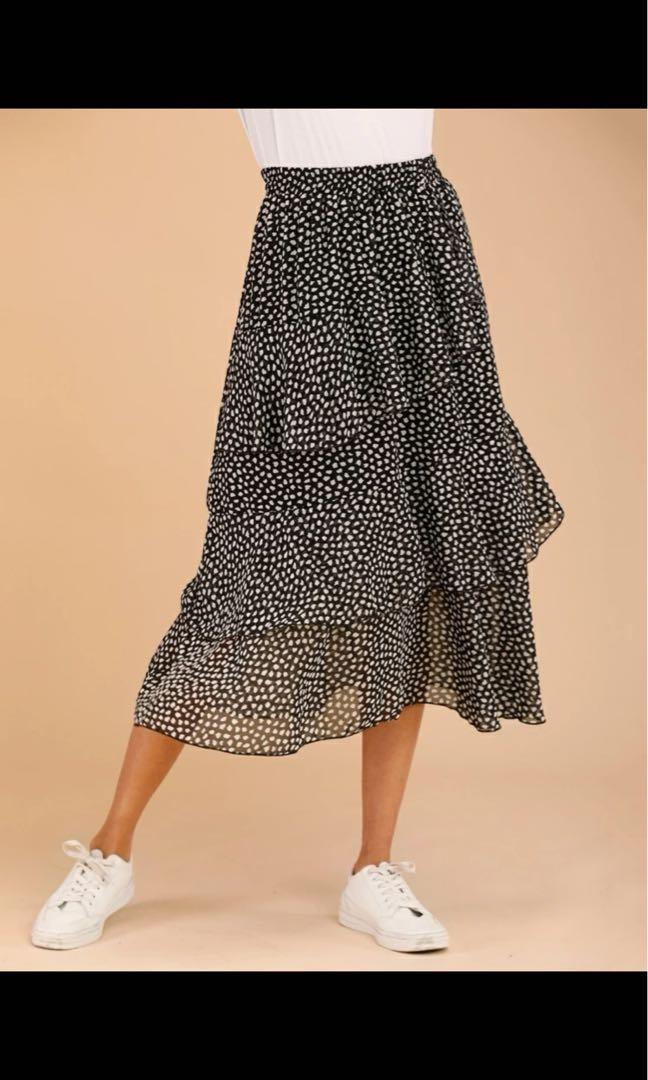 SHEIN Layer skirt, Women's Fashion, Bottoms, Skirts on Carousell