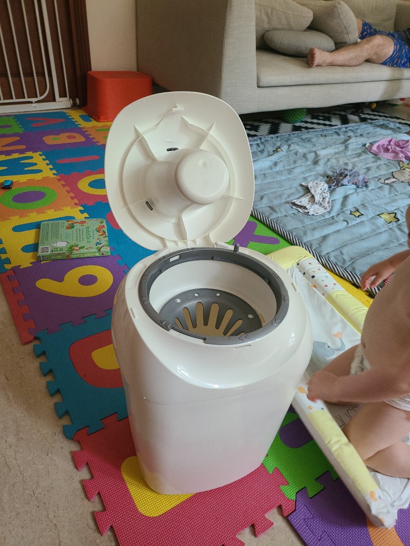 Tommee tippee sangenic nappy bin, Babies & Kids, Bathing & Changing