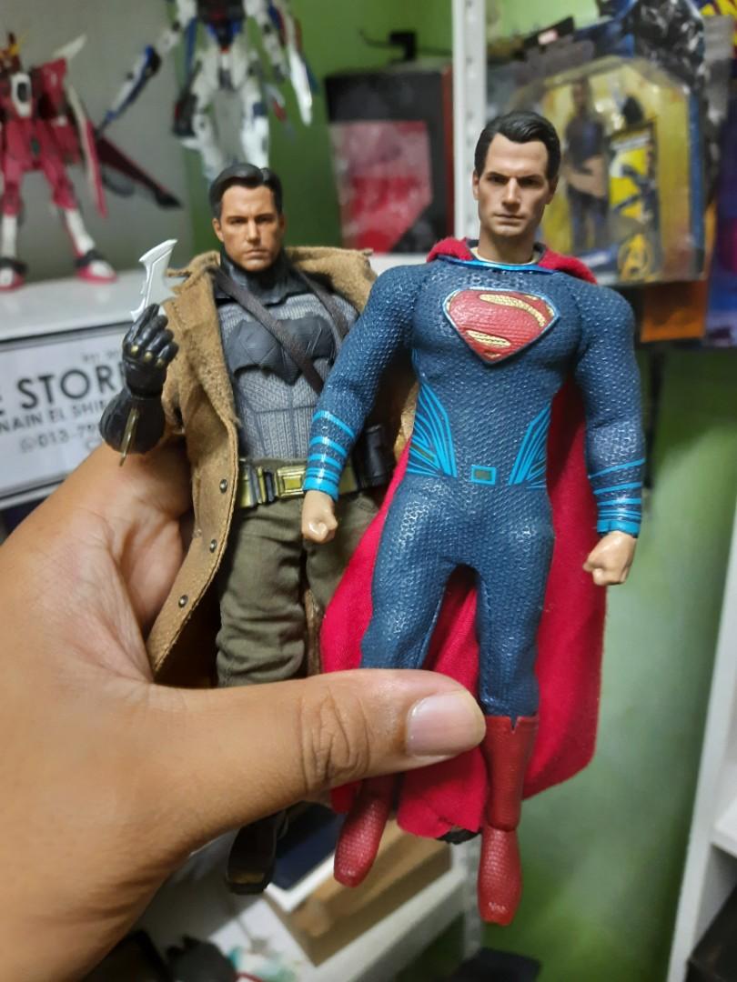 Henry cavill top superman action figure