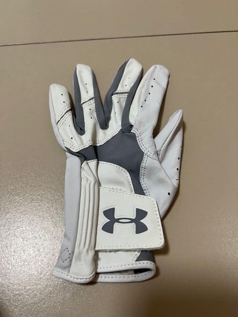 Under armour gloves gold hotsell