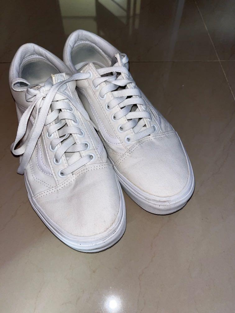 White on sale dirty vans