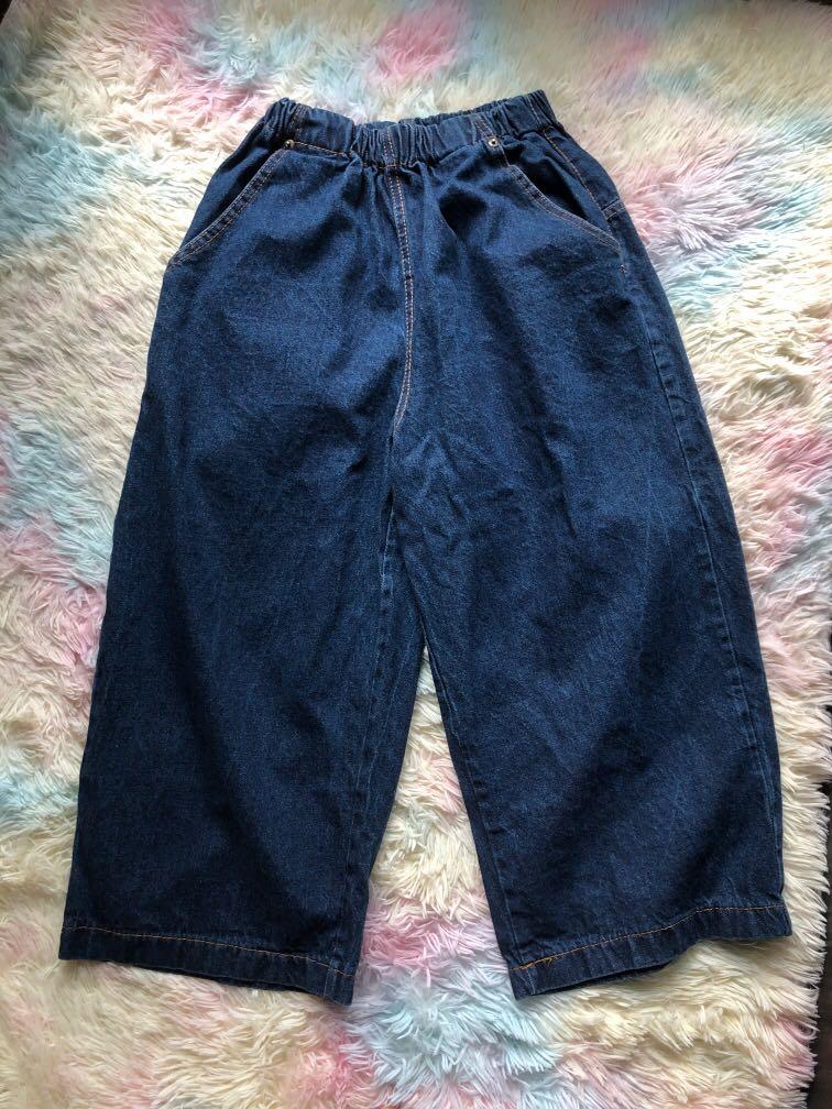 Wide Jeans (Category: Jeans) located in Mandaluyong City. Submitted by allthingslovedbefore (Listing ID 1166033171, Image 1). Description: Wide jeans gartered waist.