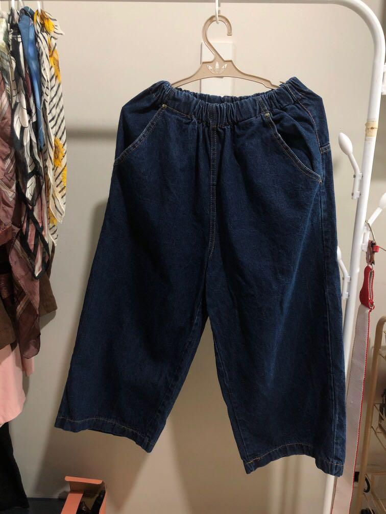 Wide Jeans (Category: Jeans) located in Mandaluyong City. Submitted by allthingslovedbefore (Listing ID 1166033171, Image 2). Description: Wide jeans gartered waist.