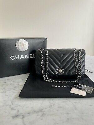 100% Authentic Chanel Surpique Black Chevron Lambskin Medium Classic Flap  Bag, Barang Mewah, Tas & Dompet di Carousell
